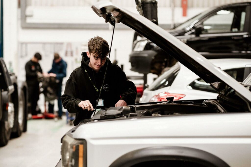 Motor Vehicle Service and Maintenance Technician (Light) Apprenticeship Level 3 Stamford College